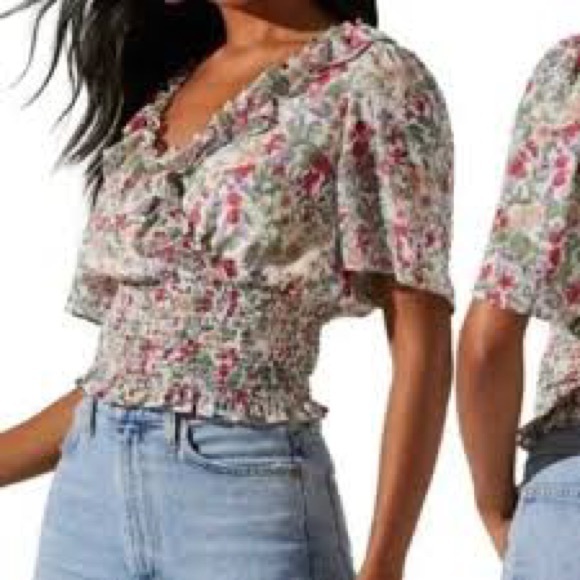 Astr Tops - Astr the label Floral Flutter Sleeve top NWT